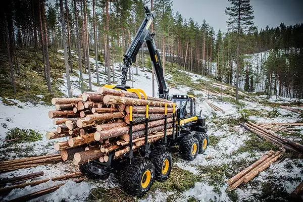 Rückezug PONSSE Elephant im Einsatz im Winter